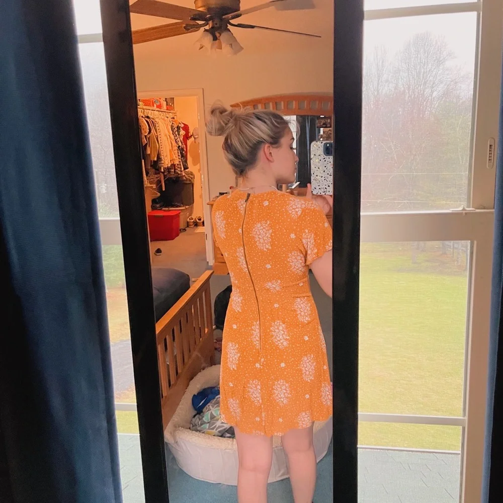 Spring dress - Picture 2 of 2
